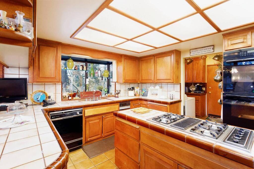 Lakeview 3-Story Winter Home Crestline Екстер'єр фото
