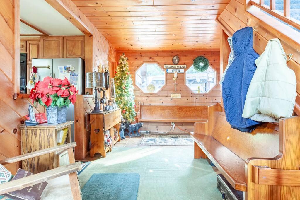 Lakeview 3-Story Winter Home Crestline Екстер'єр фото